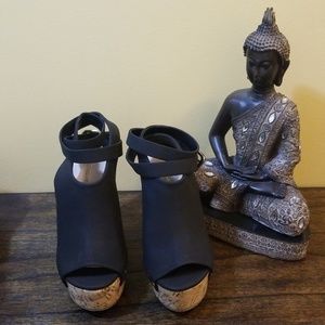 Shoe Dazzle Sarahh studded Platform Sandal